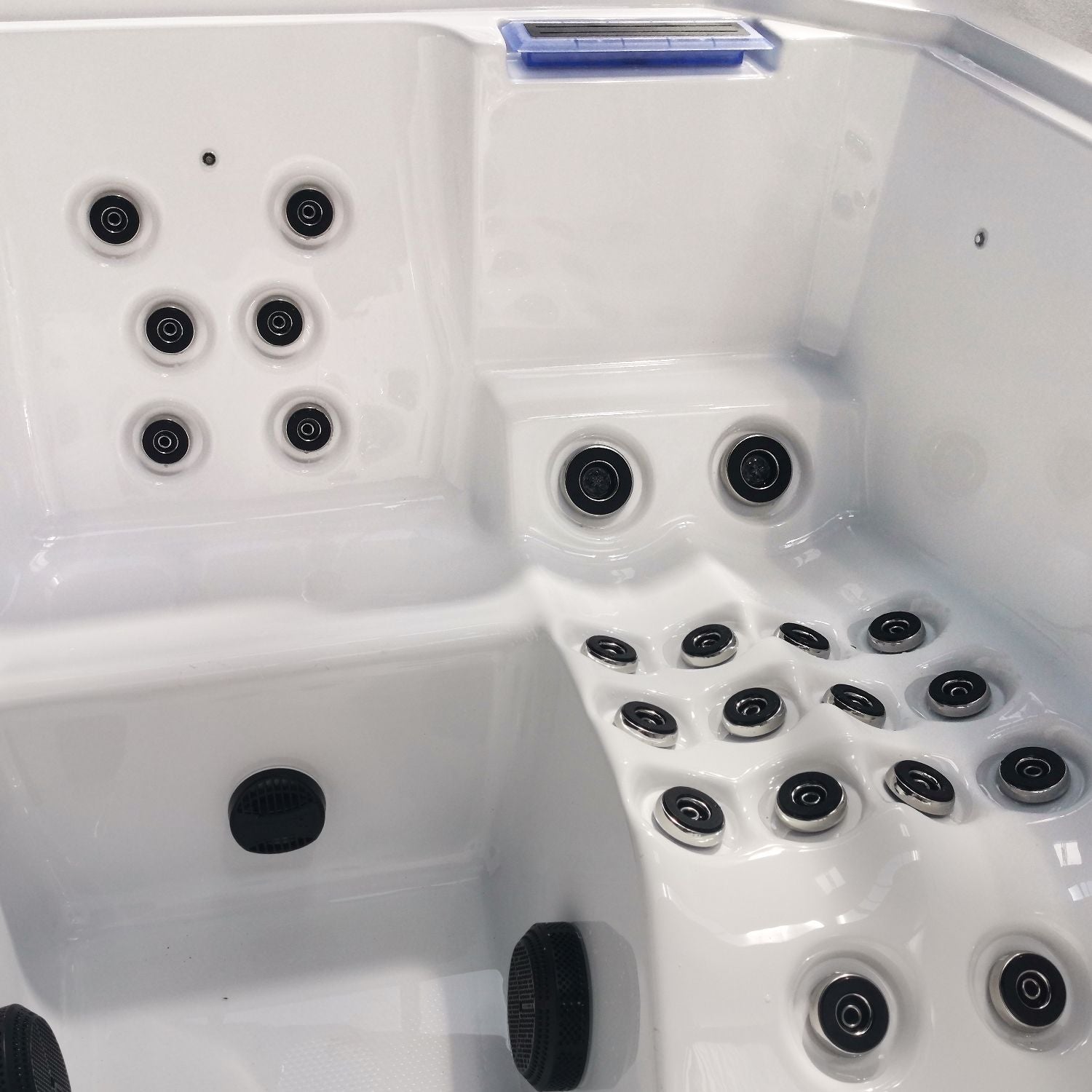 Wellis Wibe Moana Spa — 3-person 59-jet Outdoor — view 9