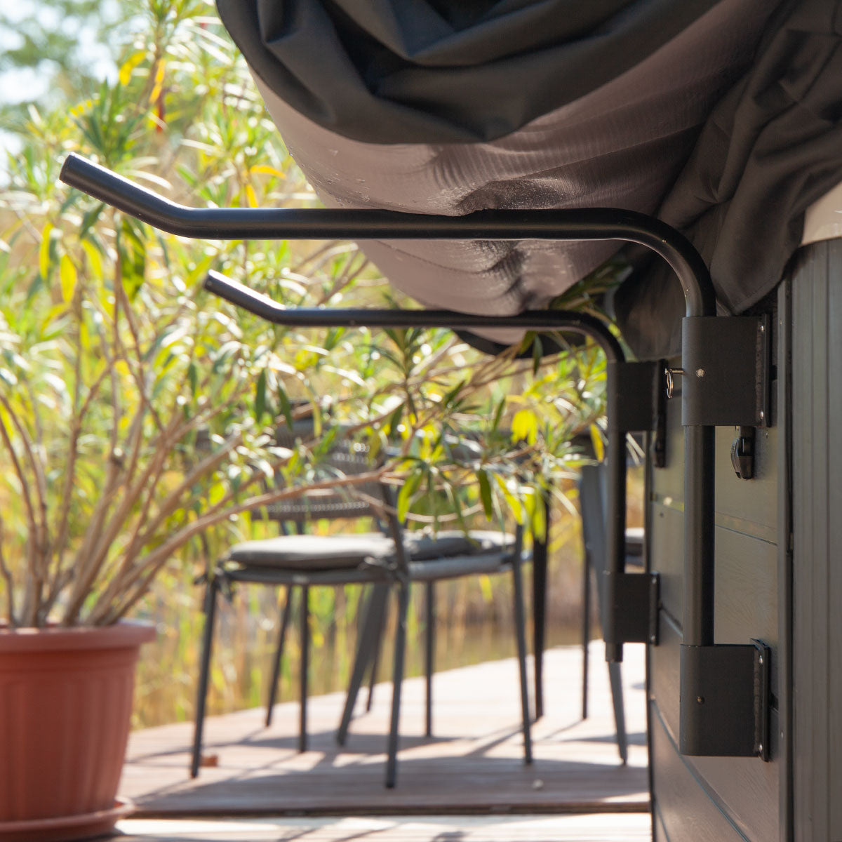 Rollcover support bracket
