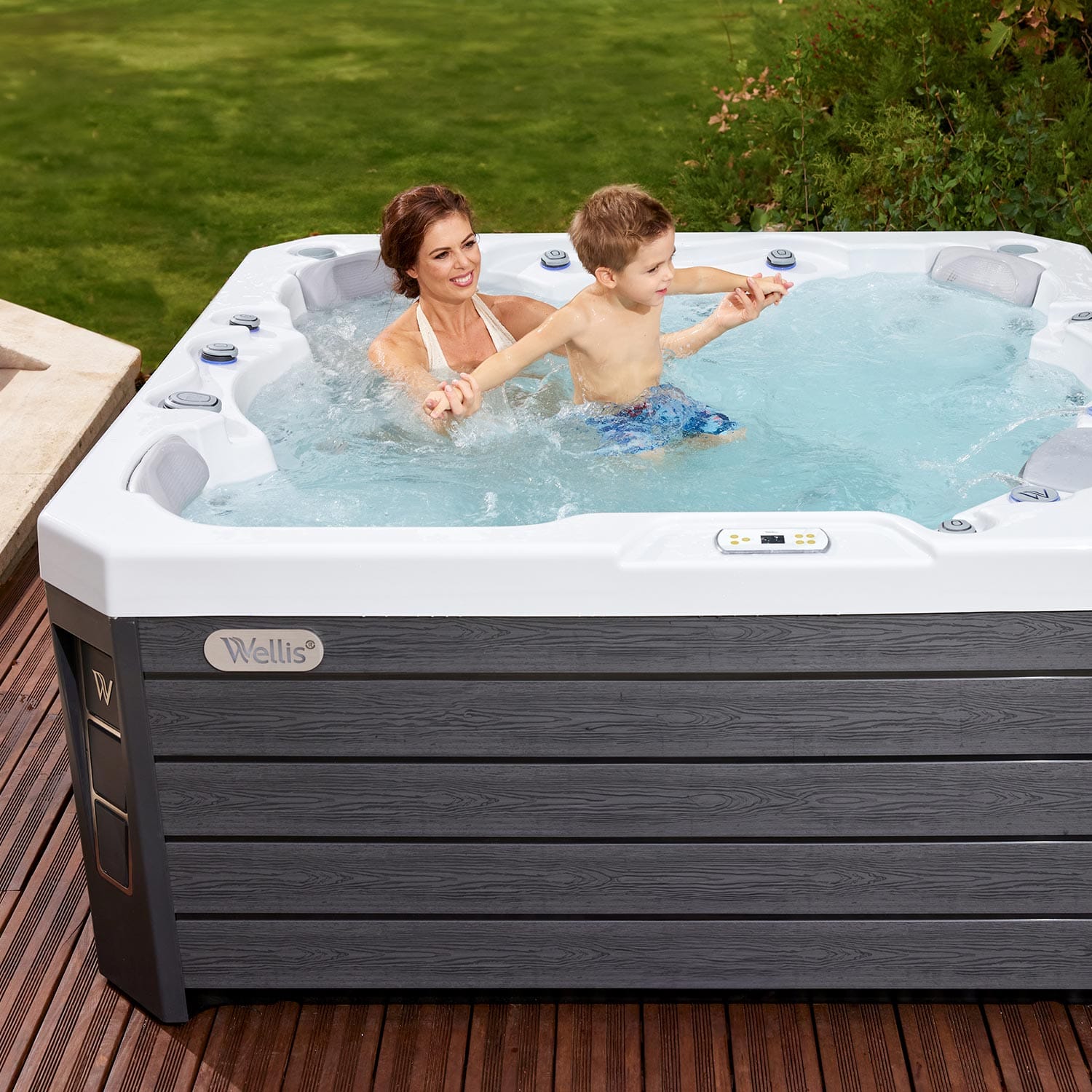 Wellis Prague Life Hot Tub — 6-person Outdoor — view 6