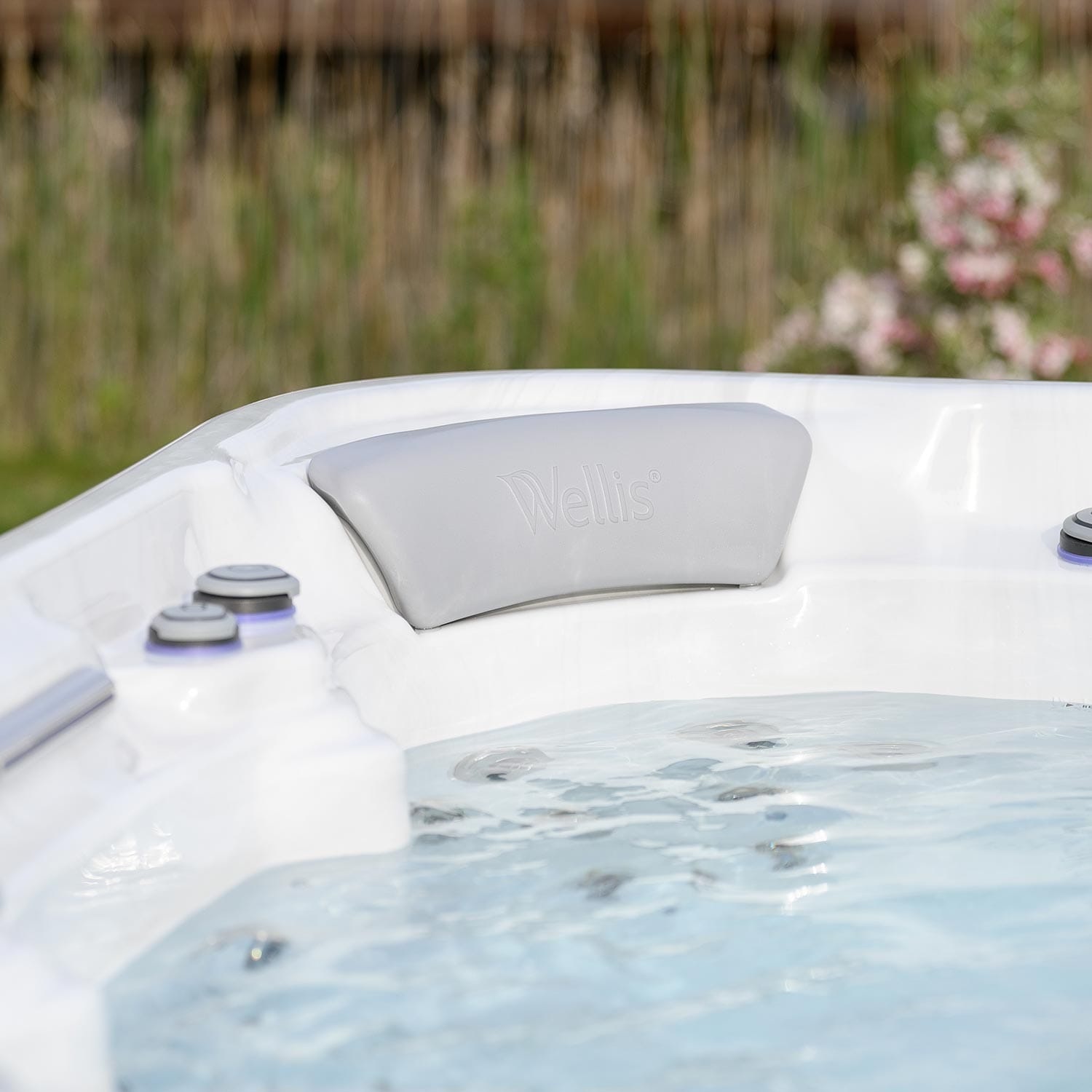 Wellis Vienna Life Hot Tub — 7-person Outdoor — view 6