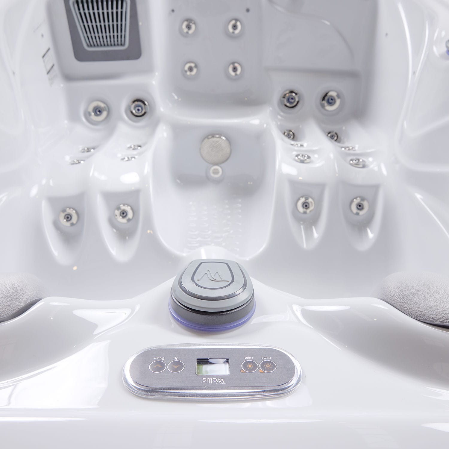 Wellis Mars Plug & Play Hot Tub — 3-person Outdoor — view 7