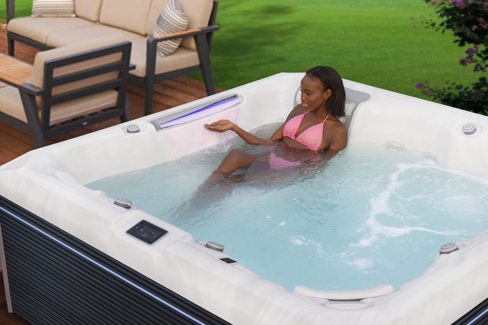 Wellis Atlas Hot Tub — 6-person outdoor whirlpool (view 3)