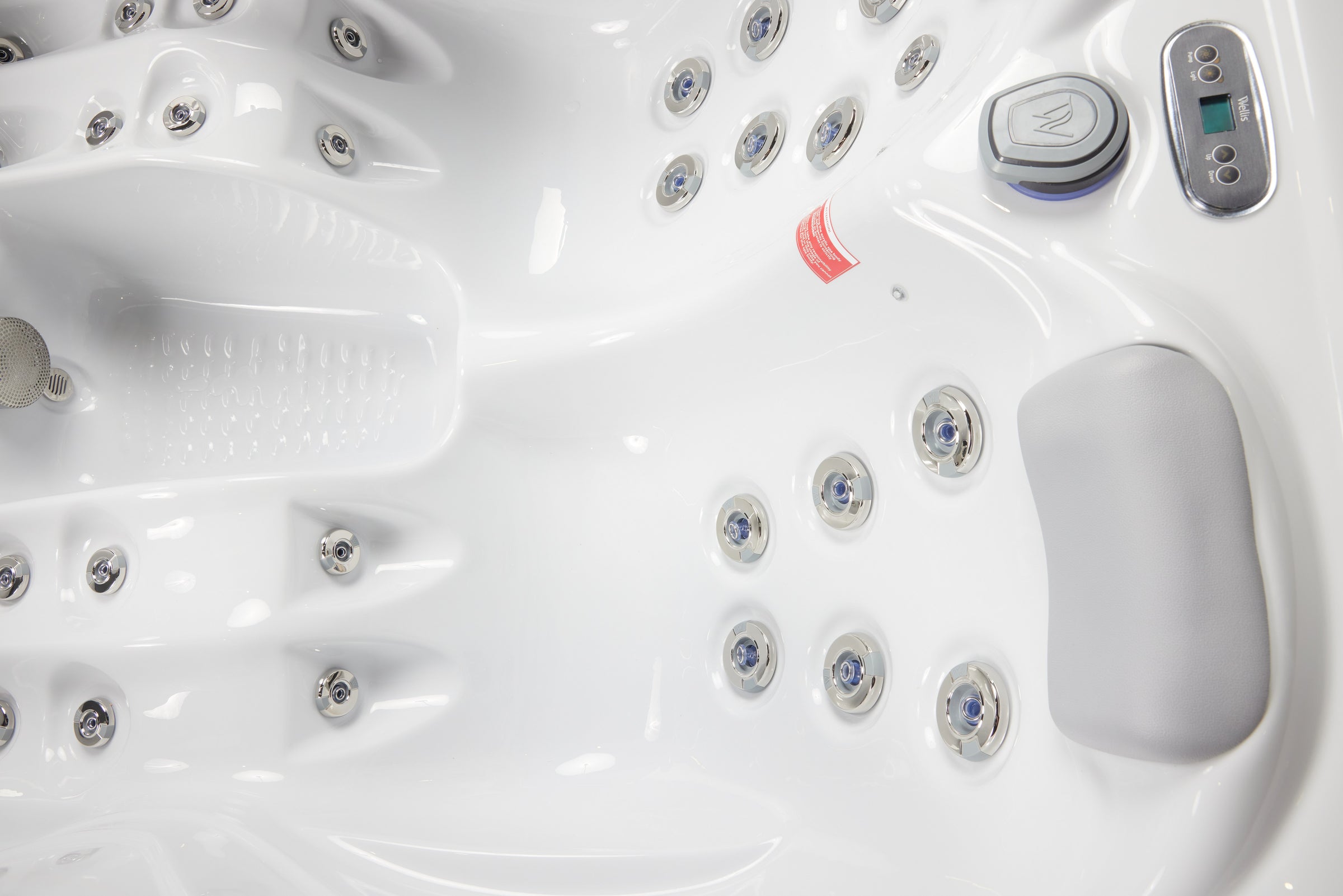 Wellis Firenze Hot Tub — 3-person outdoor whirlpool (view 3)